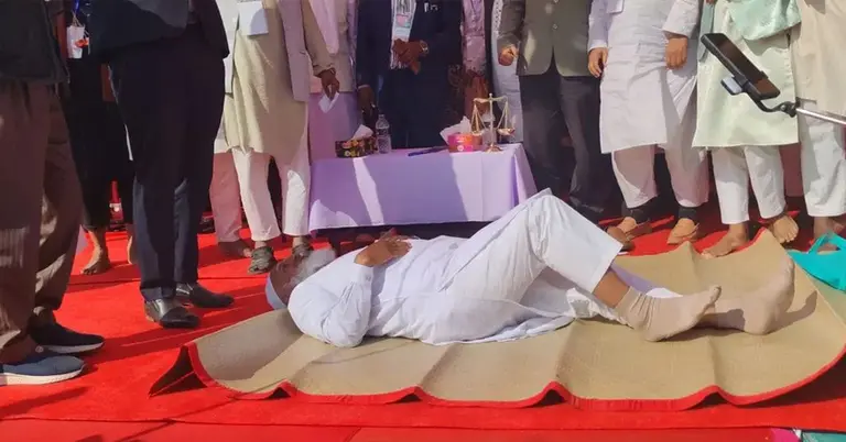 মঞ্চে বিশ্রাম নিলেন জামায়াত আমির